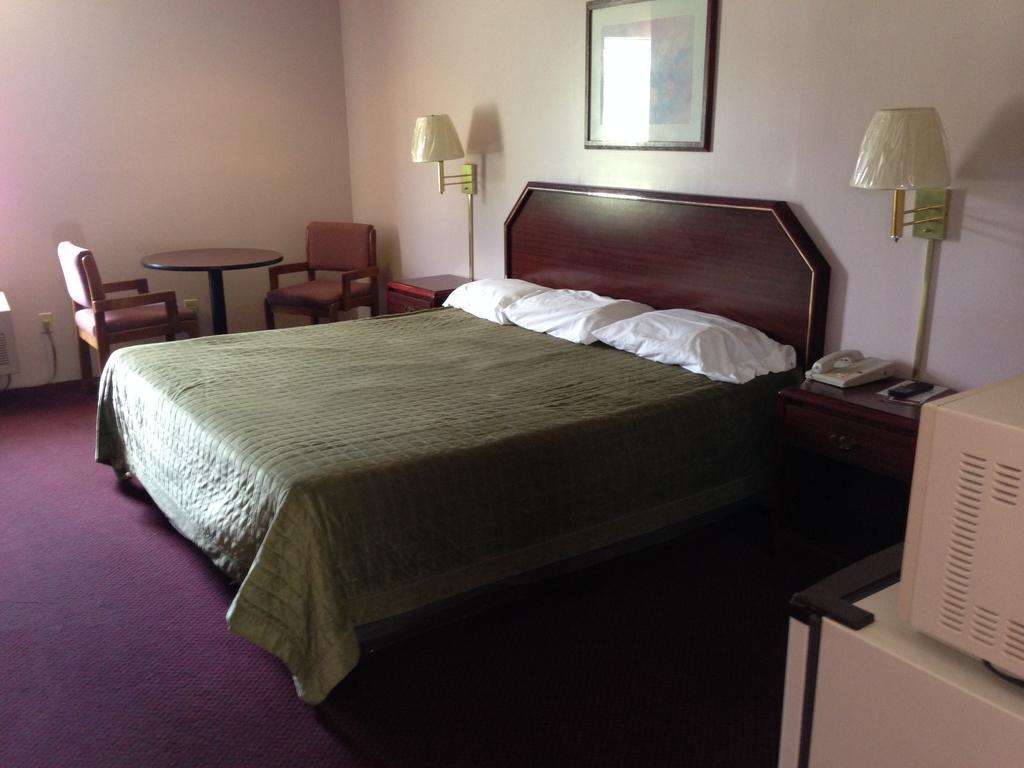 David Crockett Motel Lawrenceburg Room photo