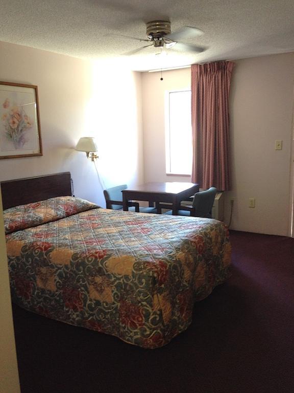 David Crockett Motel Lawrenceburg Room photo